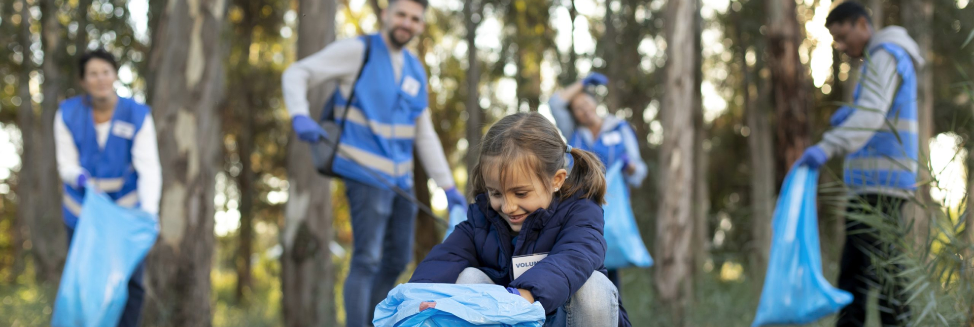 volunteers-working-together-full-shot